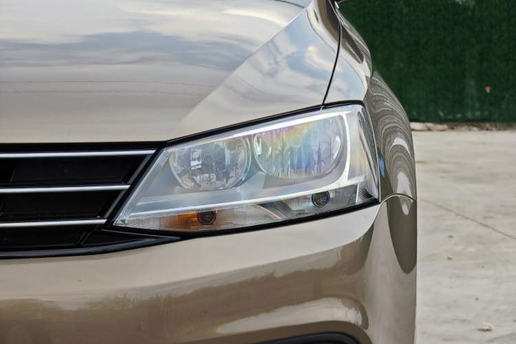 Used Volkswagen Sagitar 2017 230TSI Automatic Comfort Version
