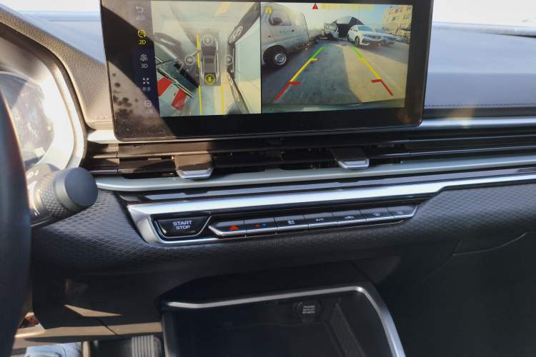 Used Geely Auto Emgrand 2022 4th Generation 1.5L CVT Luxury Model
