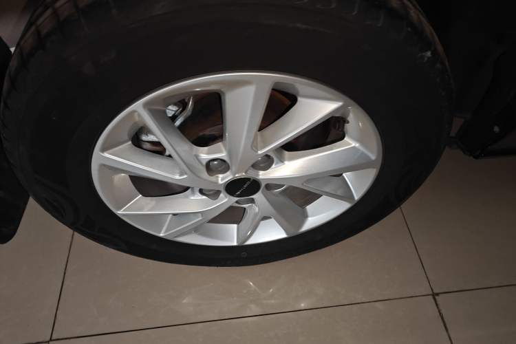 Used FORTHING Lingzhi PLUS 2021 Travel Edition 2.0L Manual Luxury 7-Seater
