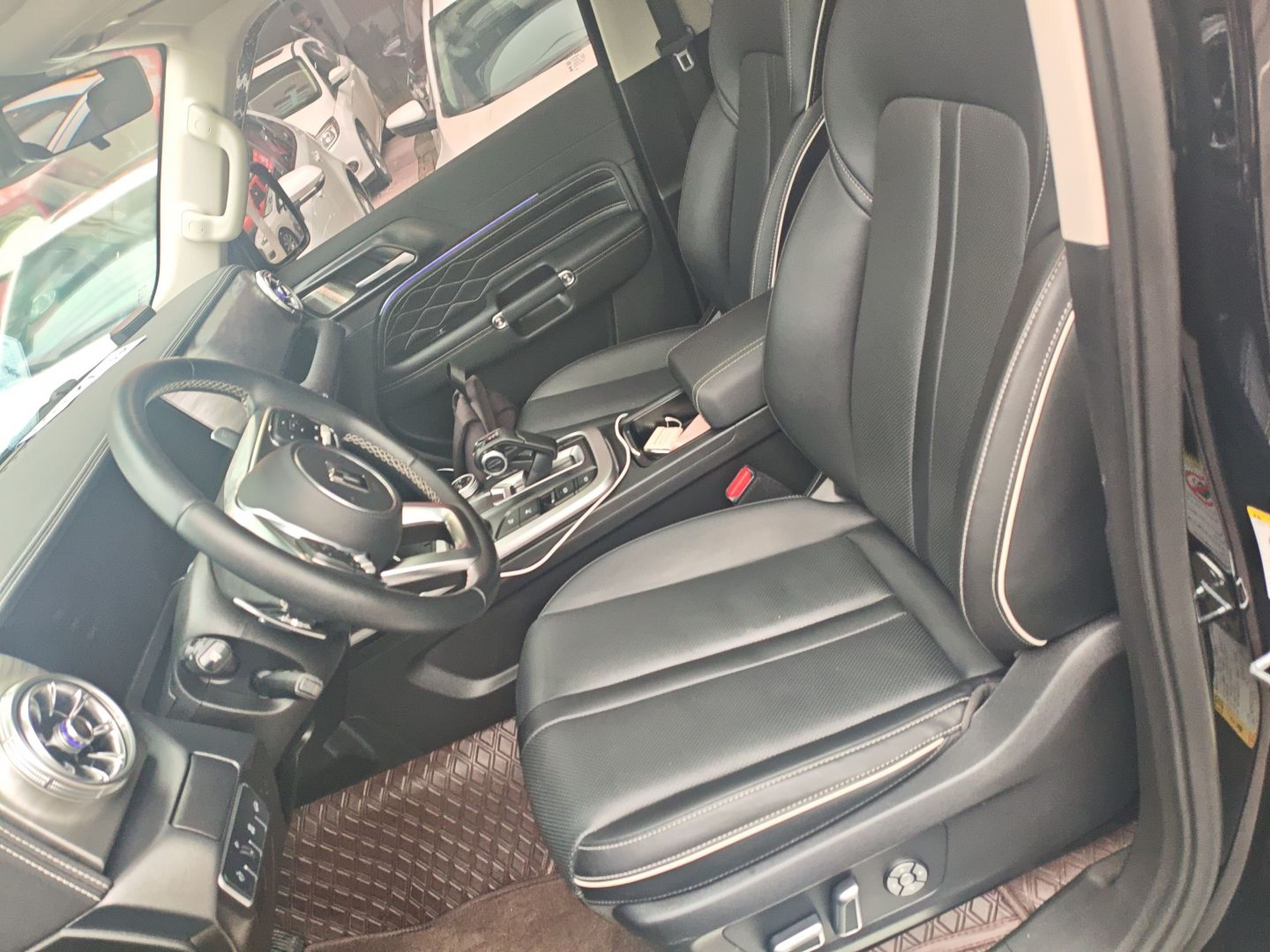 Переднее сиденье в автомобиле