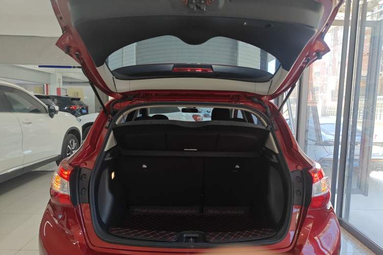 Used Nissan Tiida 2024 1.6L CVT Cool Dynamic Edition
