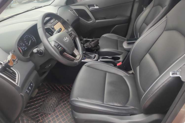 Used Hyundai ix25 2015 1.6L Automatic Two-Wheel-Drive Deluxe DLX Model
