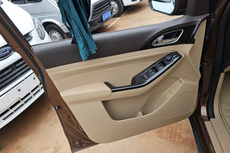 Used Baojun 730 2014 1.5L manual Comfort ESP version 7 seats