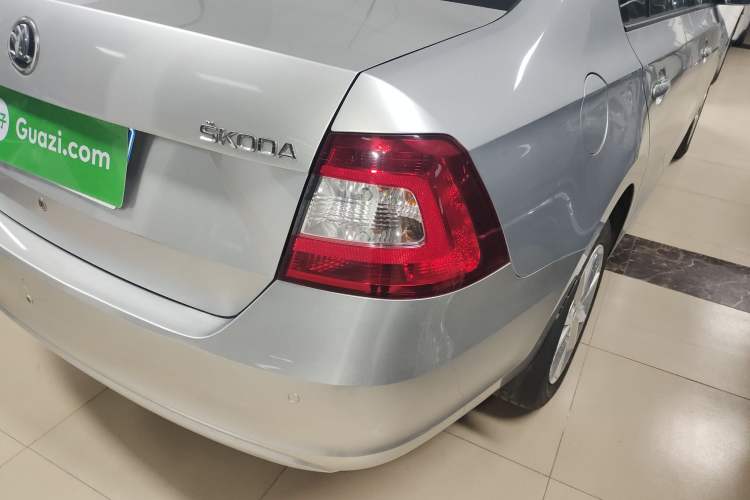 Used Skoda Rapid 2015 1.6L Automatic Smart Selection Model
