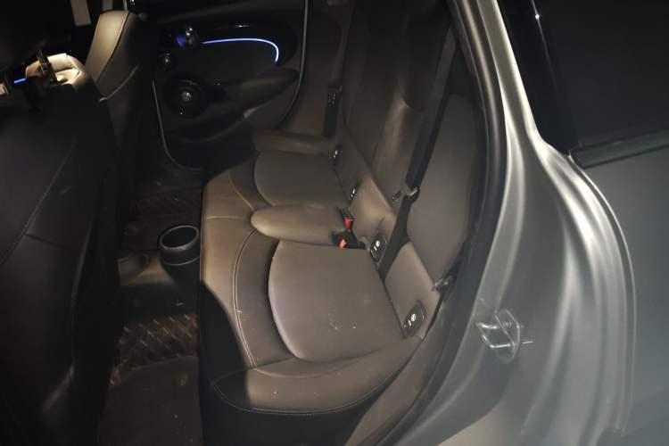 Used MINI MINI 2023 1.5T COOPER Artist Five-Door Edition
