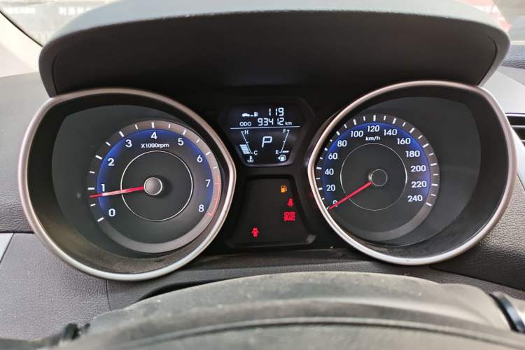 Used Hyundai Elantra 2015 1.6L Automatic Fashion Model