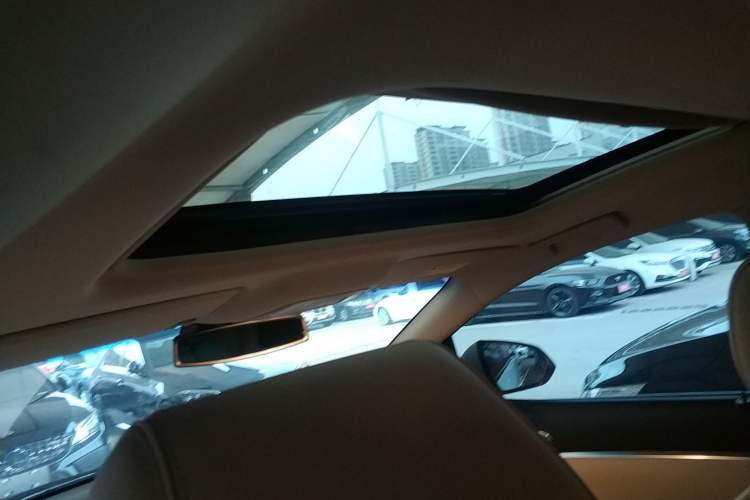 Used Buick GL8 2023 Facelifted Land Cruiser Executive Luxury Version
