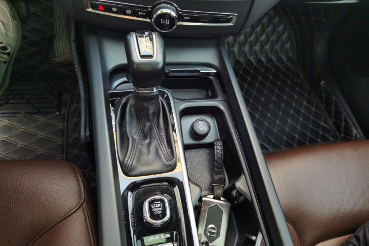 Used Volvo XC60 2019 T5 4x4 Zhiyuan Edition China VI Standard
