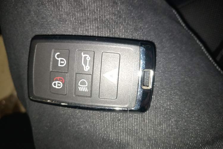 Used Land Rover Range Rover Evoque 2021 Range Rover Velar L 249PS R-Dynamic First Edition
