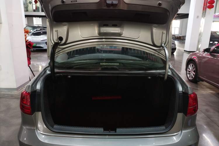 Used Volkswagen Sagitar 2017 230TSI Automatic Luxury Edition
