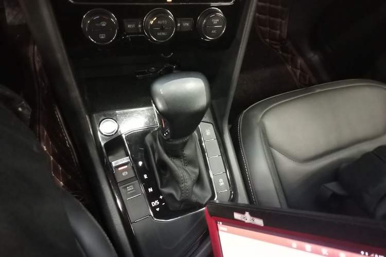 Used Volkswagen Tiguan L 2020 330TSI Automatic Two-Wheel Drive Panoramic Comfort Edition China VI Standard