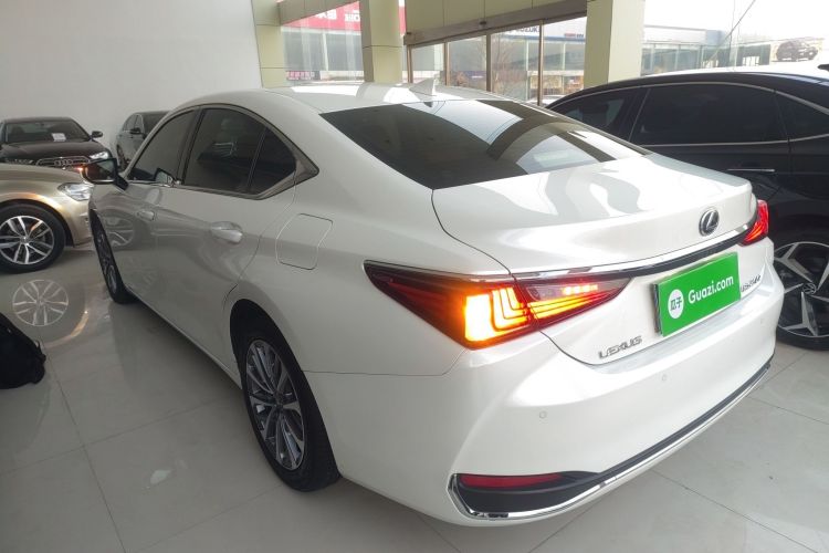 Used Lexus ES 2023 200 Excellence Edition
