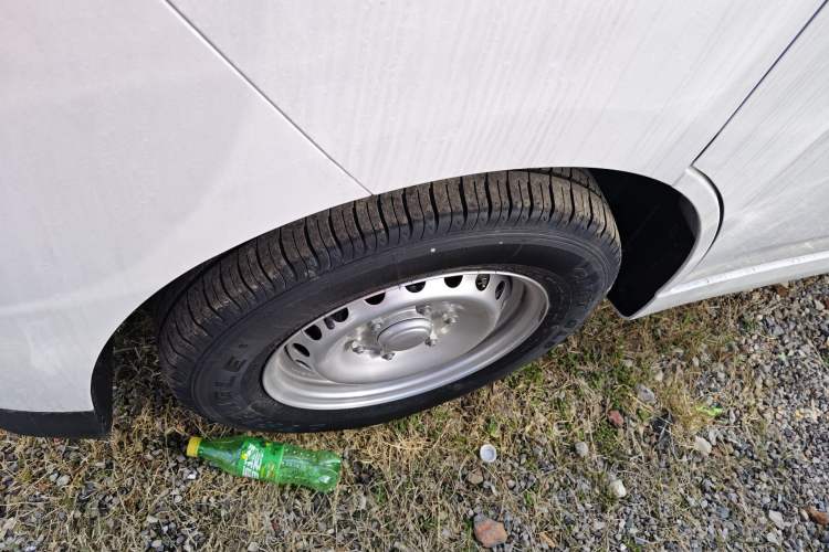 Used Wuling Yangguang 2024 300KM Comfort Version Passenger Van 75kW
