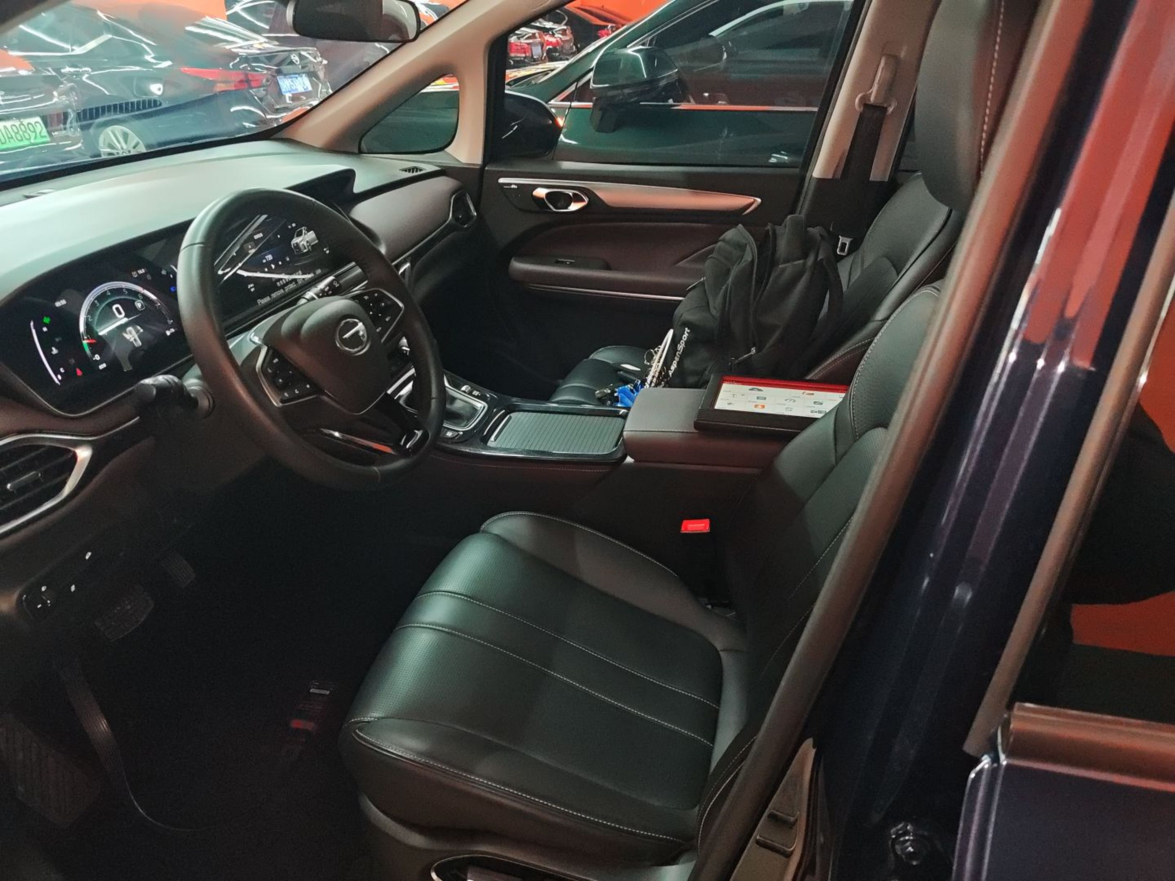 Переднее сиденье в автомобиле