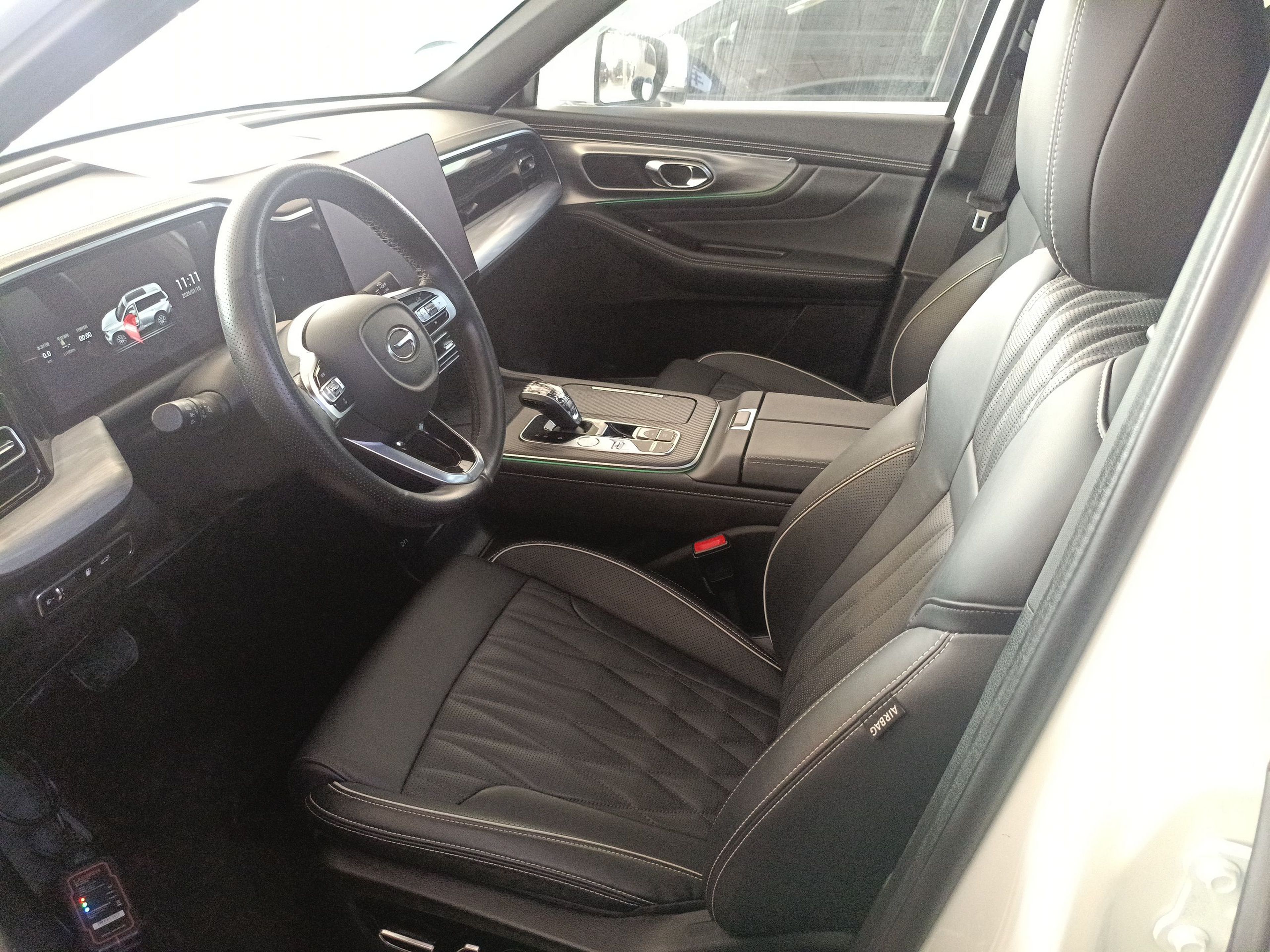 Переднее сиденье в автомобиле