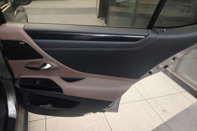 Used Lexus ES 2022 300h Excellence Edition
