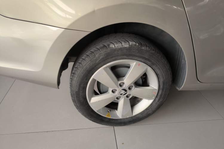 Used Skoda Rapid 2013 1.6L Automatic Smart Selection Model
