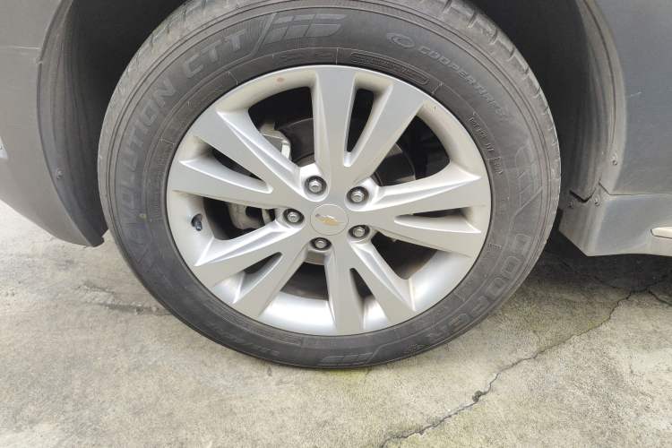 Used Chevrolet Captiva 2015 2.4L 4x4 Flagship Edition 7-Seater
