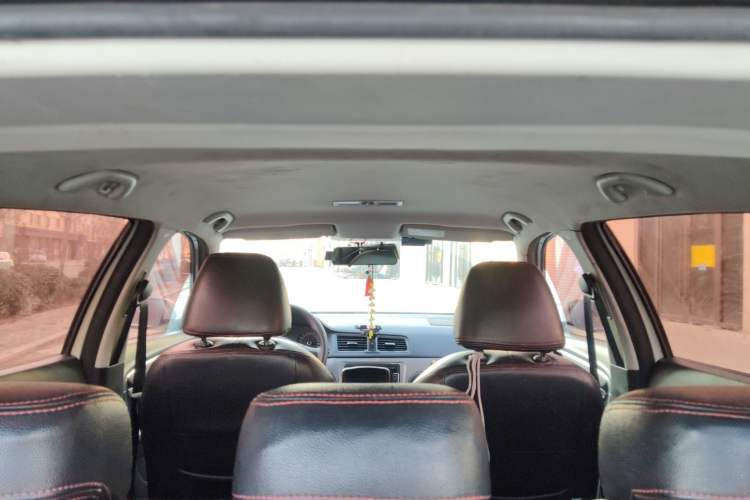 Used Volkswagen Gran Lavida 2013 1.6L Automatic Fashion Model