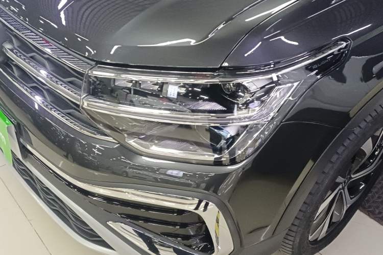 Used Volkswagen Tharu 2023 300TSI Two-Wheel-Drive Full Moon Edition