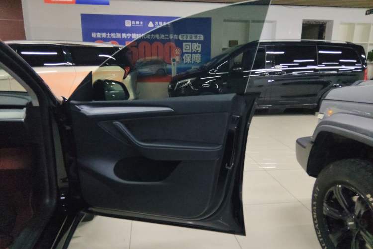 Used Tesla Model Y 2023 Rear-Wheel-Drive Version
