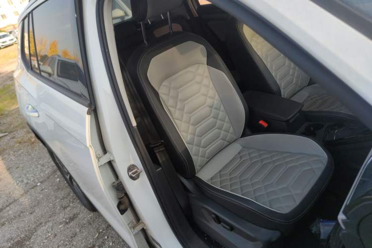 Used Volkswagen Tayron 2023 300TSI Two-Wheel-Drive Luxury Plus Advanced Edition
