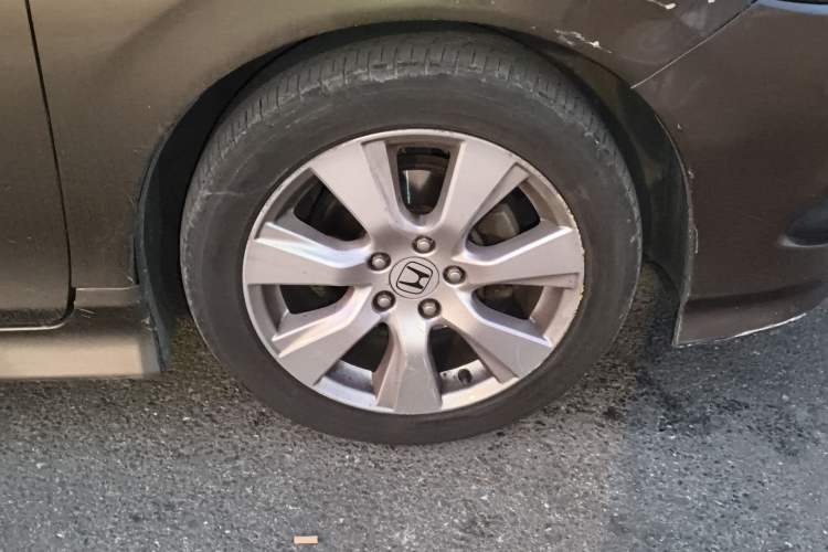 Used Honda Jade 2013 1.8L automatic Comfort version 5 seats