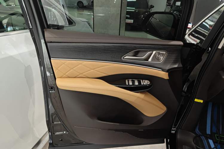 Used Denza D9 2024 DM-i 980 Four-Wheel Drive Prestige Model