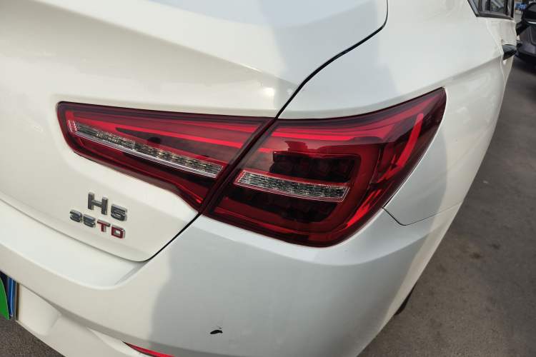 Used Hongqi H5 2022 Classic Model Facelift 1.8T Automatic Smart Connect Flagship Edition
