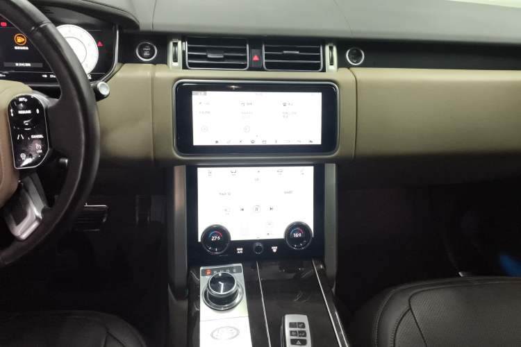 Used Land Rover Range Rover 2022 3.0 L6 400 PS Classic Extended Version