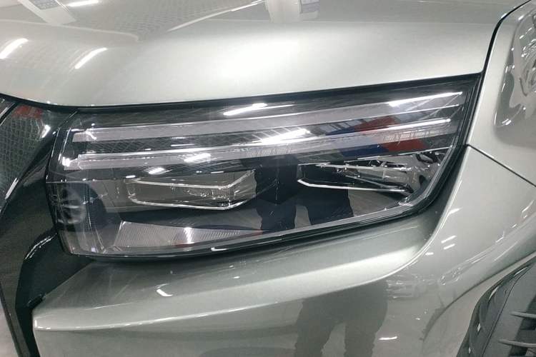 Used  Titanium 3 2025 501 km All-Wheel Drive Intelligent Driving Max Edition