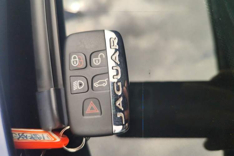 Used Jaguar F-PACE 2018 2.0T Two-Wheel Drive Urban Deluxe Edition
