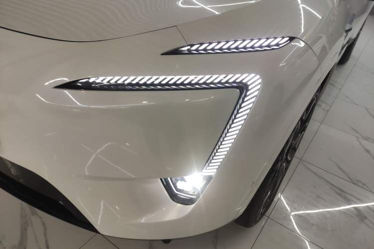 Used  11 2022 Ultra-Long Range Dual-Motor Luxury Edition 4 Seats
