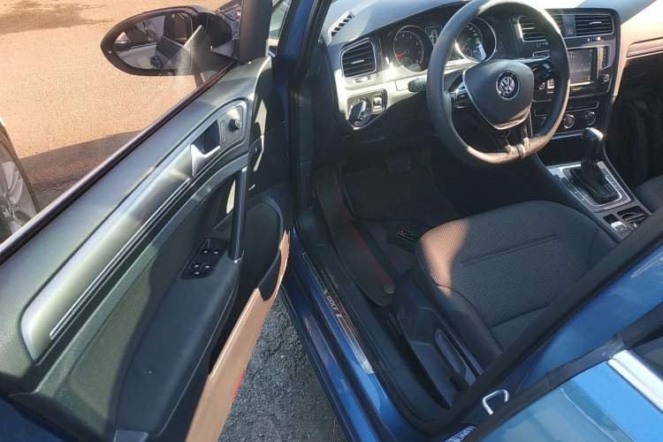 Used Volkswagen Golf 2017 230TSI Automatic Comfort Edition – Celebrating Milestone of One Million Units
