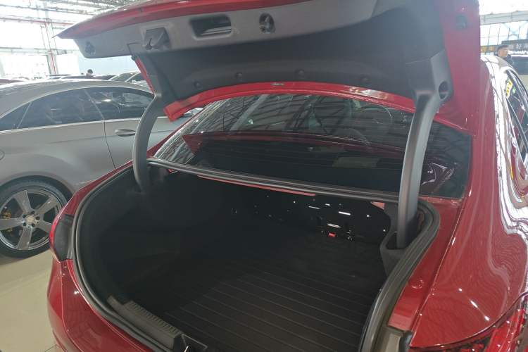 Used Mercedes-Benz A-Class 2022 Revised Version A 200 L Sport Sedan Fashionable Style
