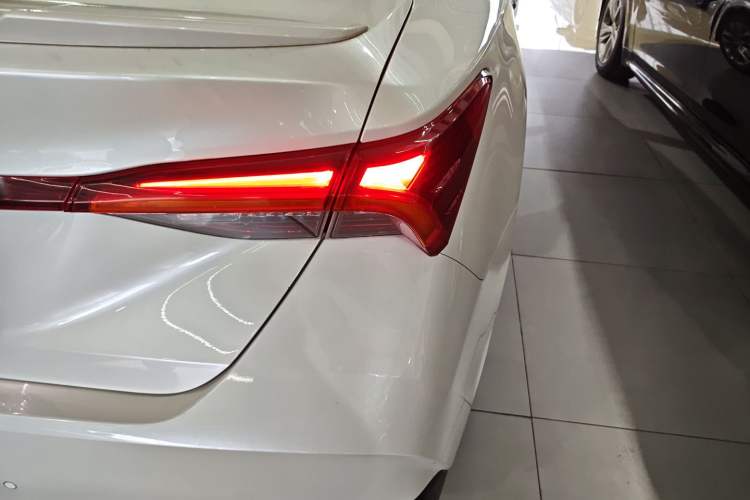 Used Toyota Avalon 2021 2.5L Luxury Edition
