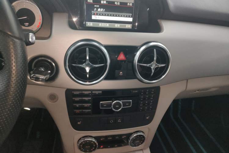 Used Mercedes-Benz GLK-Class 2013 GLK 300 4MATIC Dynamic Sunroof Model
