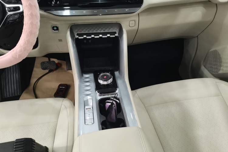 Used Wuling Xingyun 2023 2.0L DHT Flagship Edition
