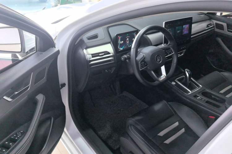 Used BYD Qin Pro 2019 Super Edition 1.5TI Automatic Smart Connect Brilliance Model China V Standard
