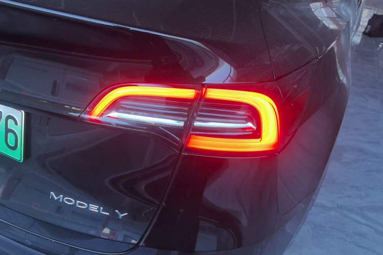 Used Tesla Model Y 2022 Long-Range All-Wheel-Drive Version
