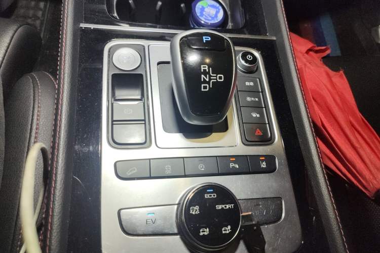 Used BYD Tang New Energy 2018 DM 2.0T All-Wheel Drive Smart Connect Elite 7-Seater China V Emission Standard