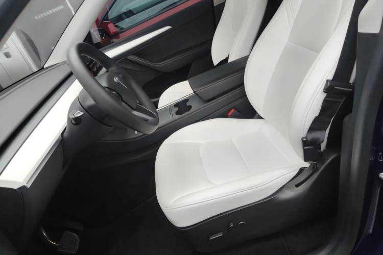 Used Tesla Model Y 2022 Rear-Wheel-Drive Version
