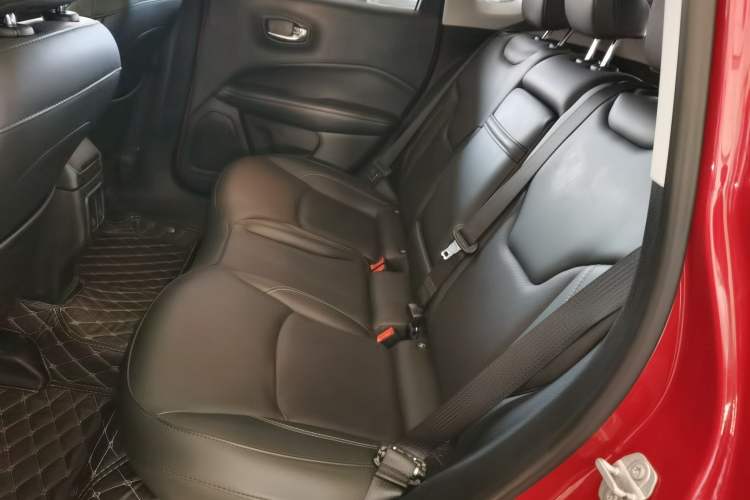 Used  Compass 2017 200T Automatic Family Edition
