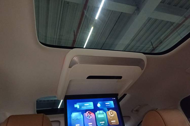 Used Denza D9 2024 DM-i 1050 Luxury Model
