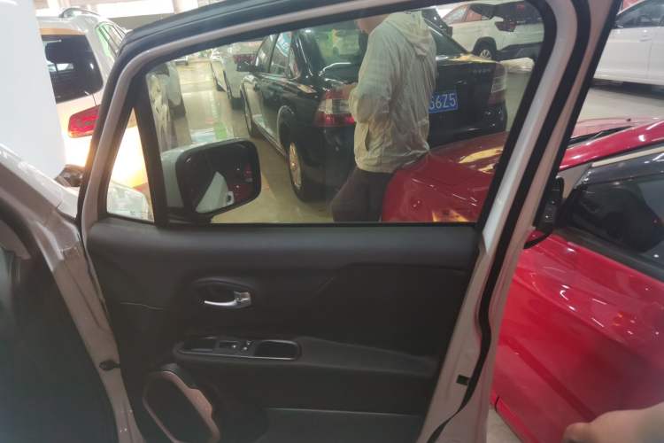 Used  Renegade 2018 Connected Large Screen Version 180T Automatic Kinetic Edition+
