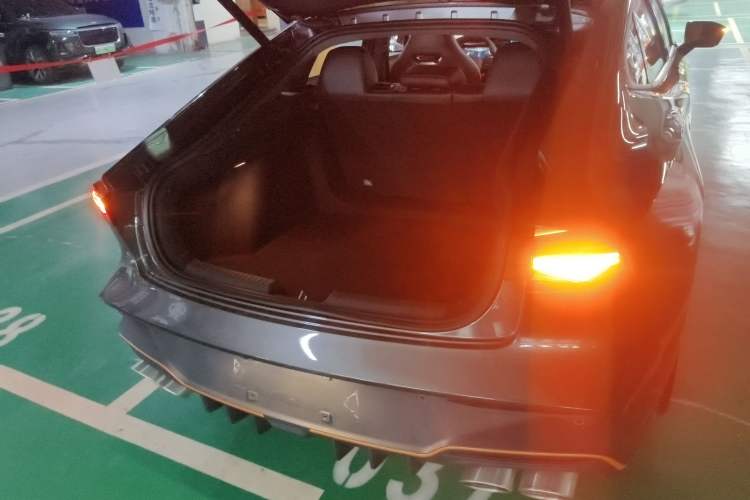 Used Changan UNI-V 2025 Model Third-Generation 2.0T Dynamic Edition