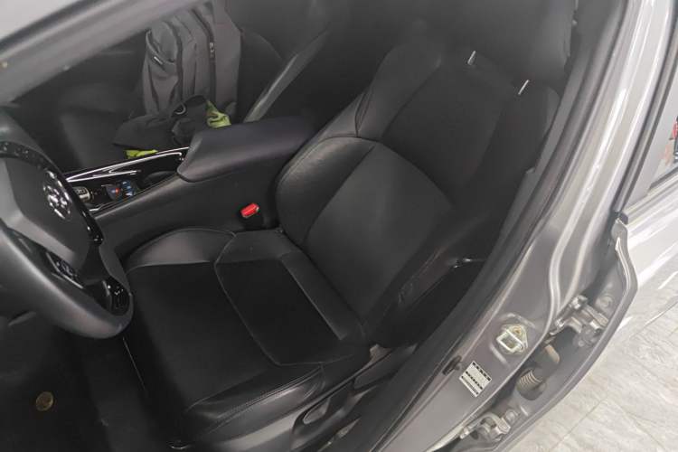 Used Toyota IZOA 2020 2.0L Yichi Version
