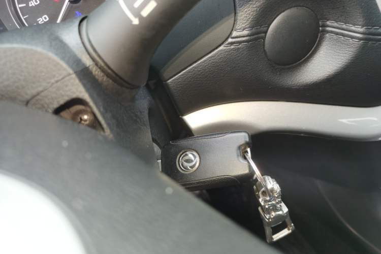 Used Dongfeng Ruichi 6 2021 2.3T Manual Two-Wheel Drive Diesel Standard Version with Flat-Base Long Cargo Bed M9T
