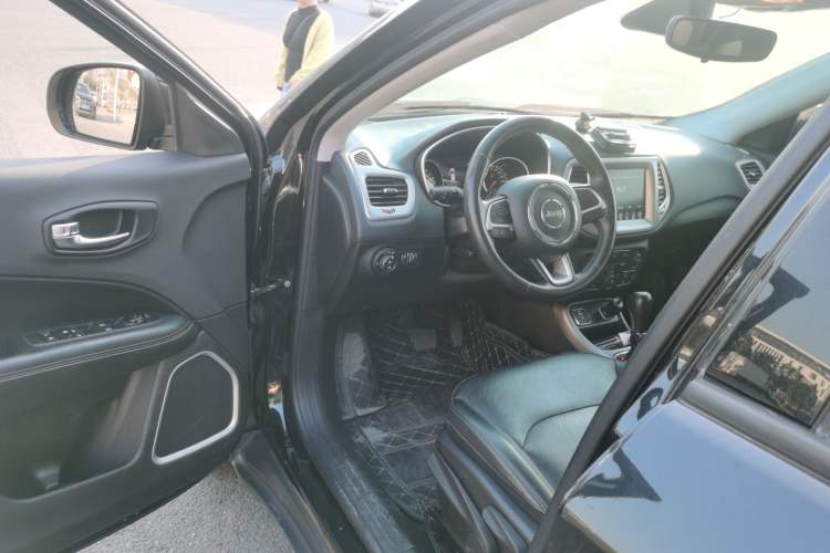 Used  Compass 2017 200T Automatic Family Edition
