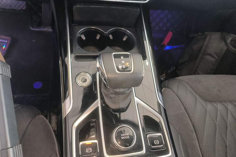 Used Hongqi HS5 2022 Revised Version 2.0T Smart Connect Flagship Edition